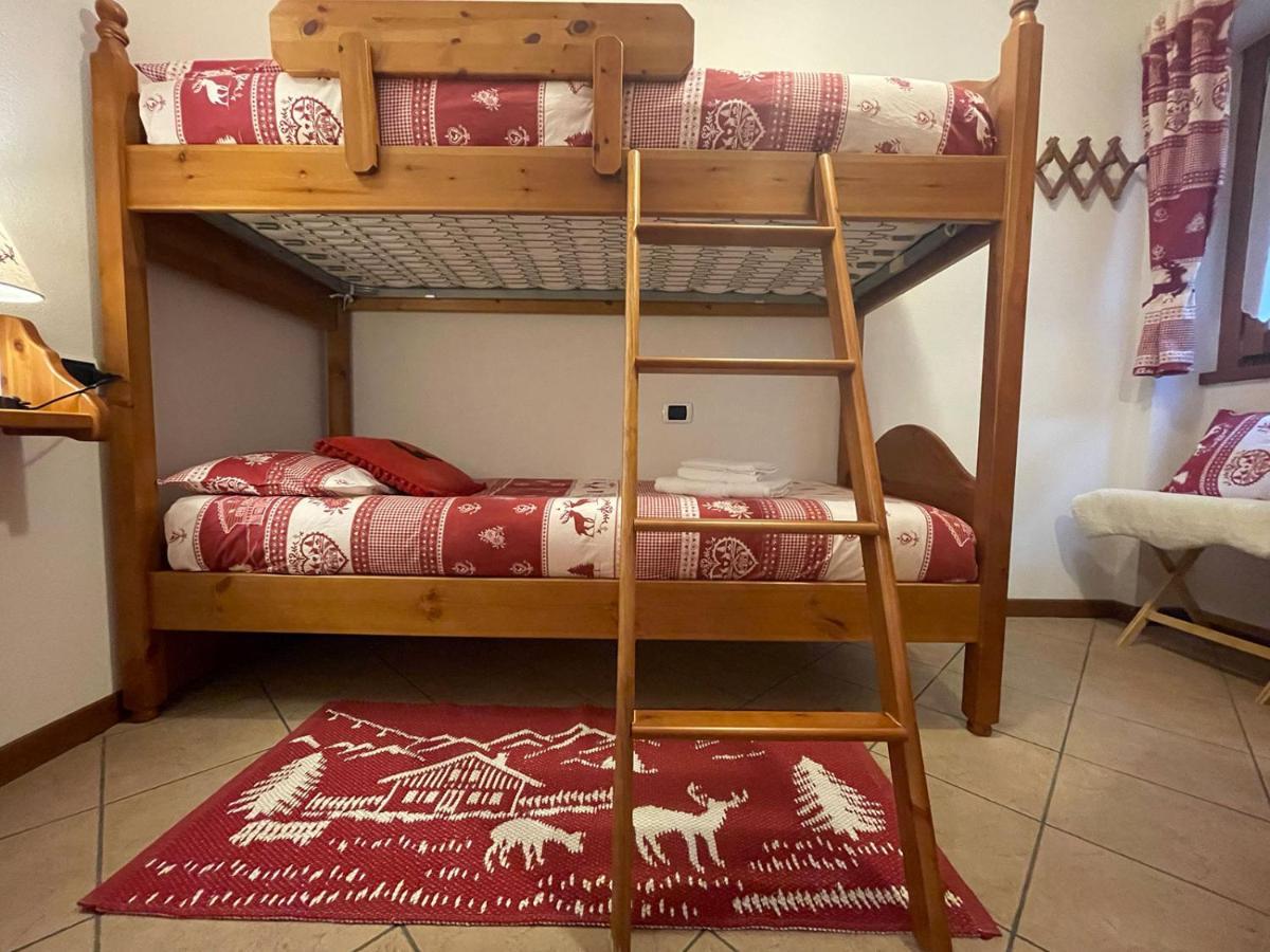 Il Cervo Mountain Apartment Campodolcino Luaran gambar
