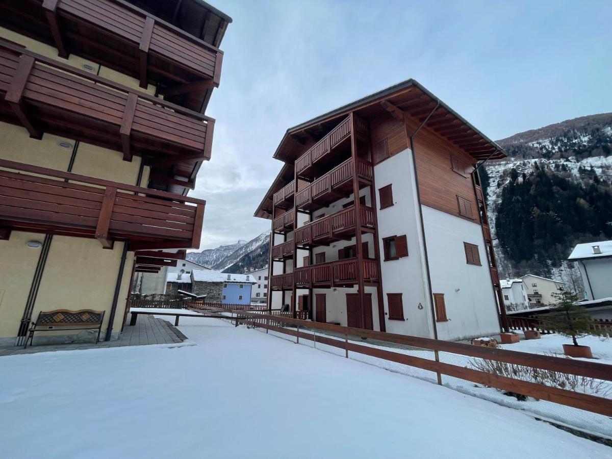 Il Cervo Mountain Apartment Campodolcino Luaran gambar