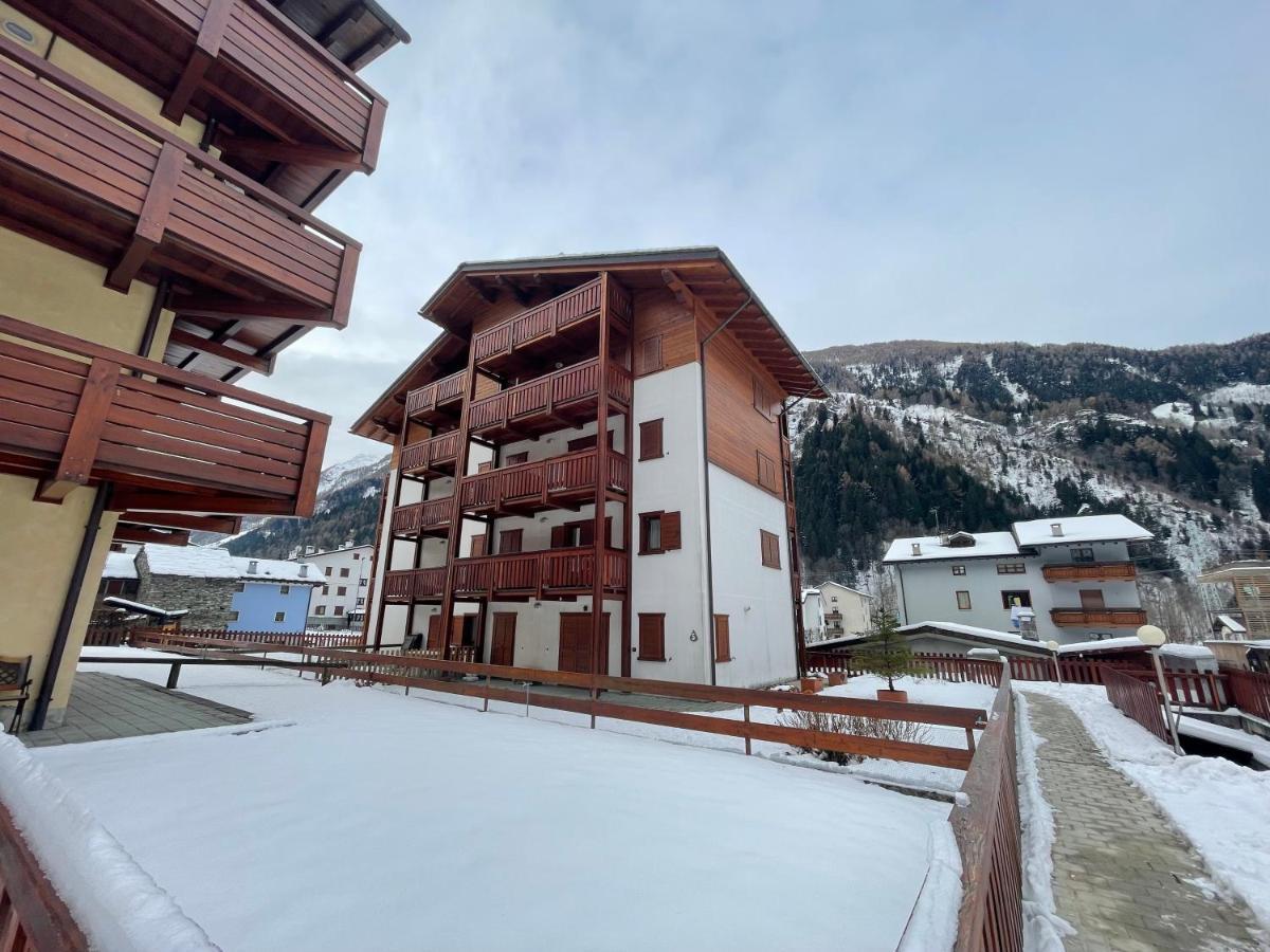 Il Cervo Mountain Apartment Campodolcino Luaran gambar