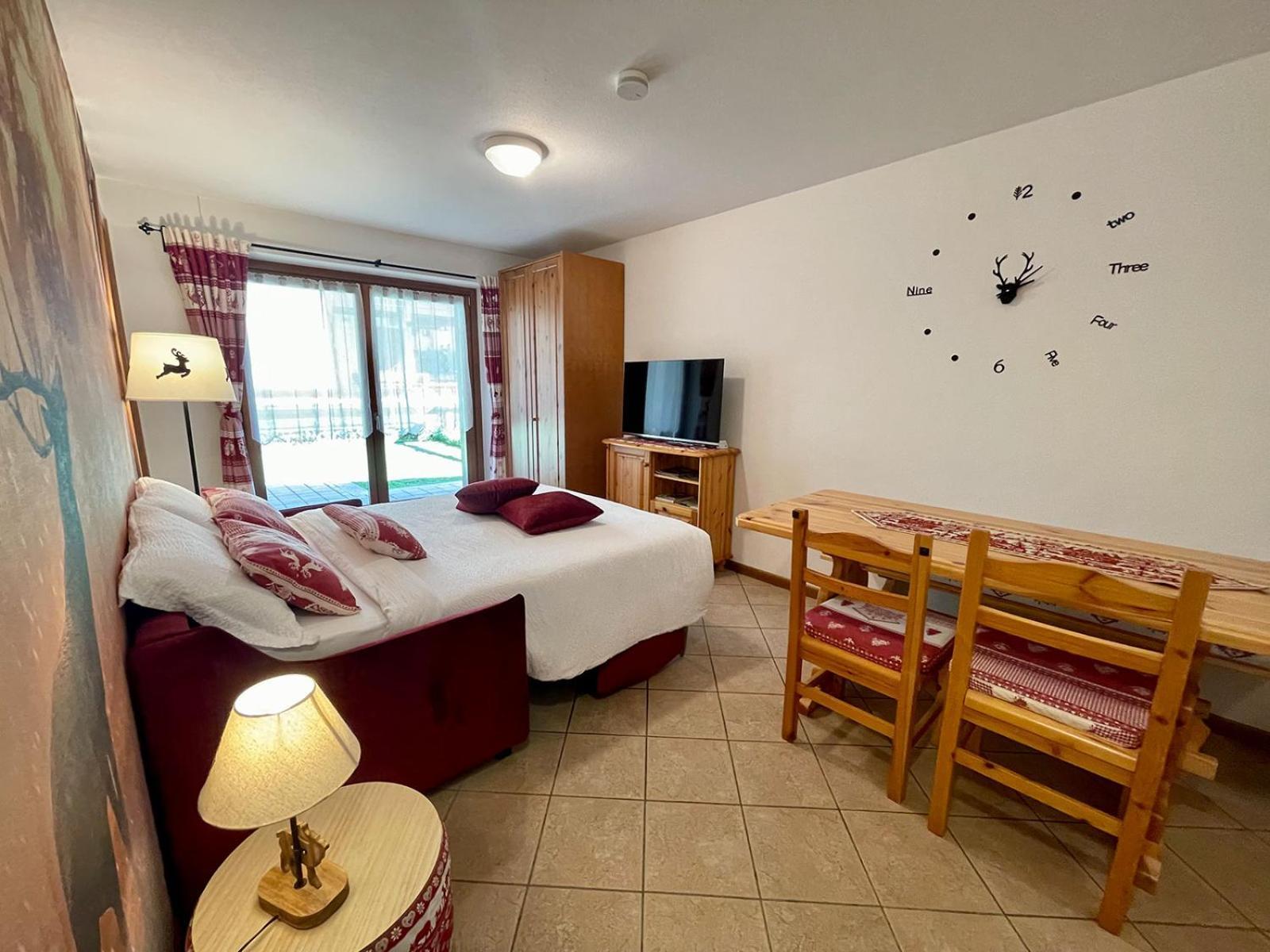Il Cervo Mountain Apartment Campodolcino Luaran gambar