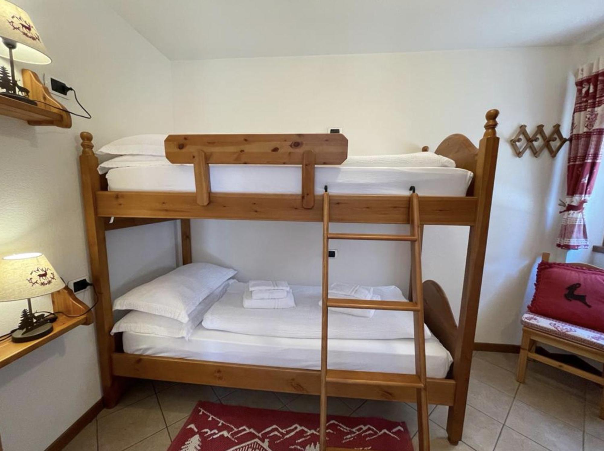 Il Cervo Mountain Apartment Campodolcino Luaran gambar